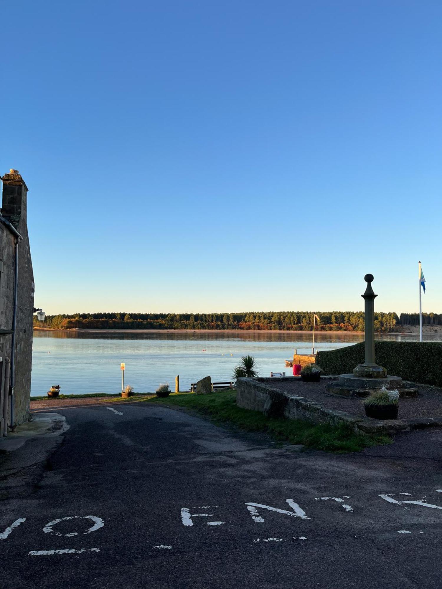 Crown And Anchor Inn Findhorn Exterior photo